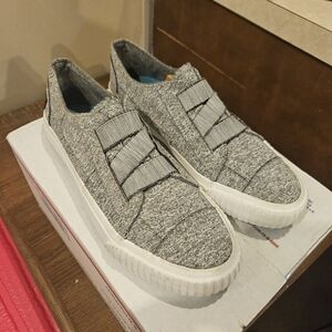 PRELOVED WOMENS SIZE 6 BLOWFISH MALIBU GRAY SHOES *~ADORABLE AND MEMORY FOAM~*